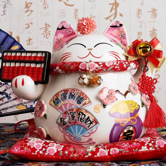 Maneki neko outlet market