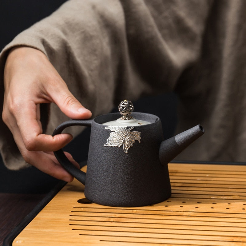 Tea Pot Ryuu Osaka Street Market